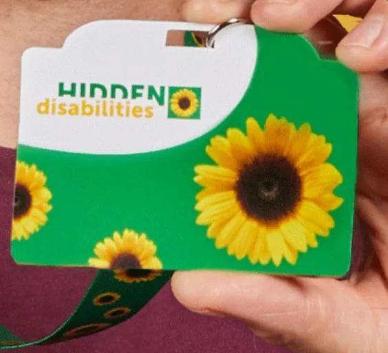 Umhänge-Band "unsichtbare Beeinträchtigungen" mit Sonnenblume.