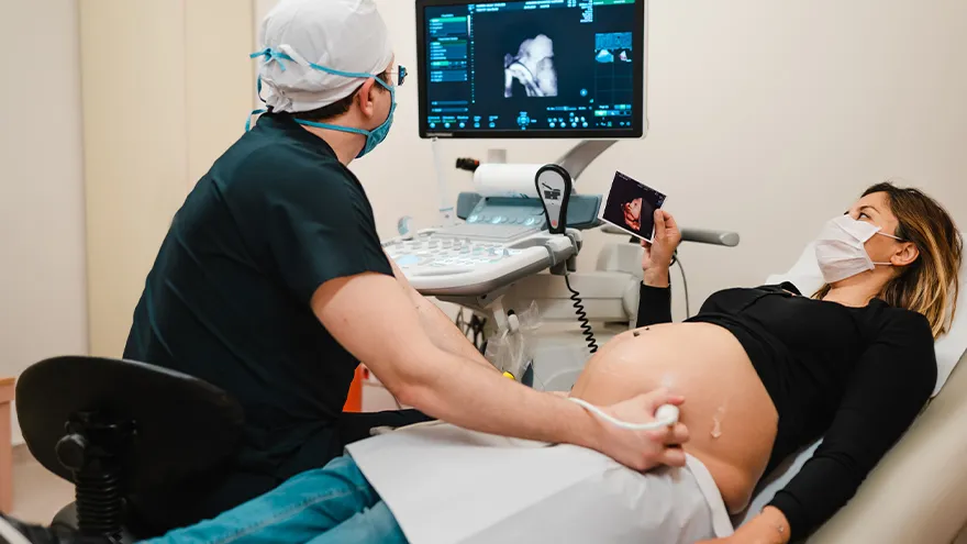 Ultraschall-Untersuchung einer Schwangeren