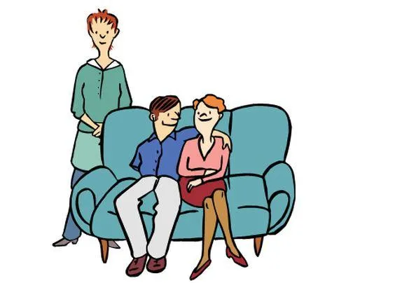Ein Mann und eine Frau sitzen auf einem Sofa. Daneben steht eine Frau.