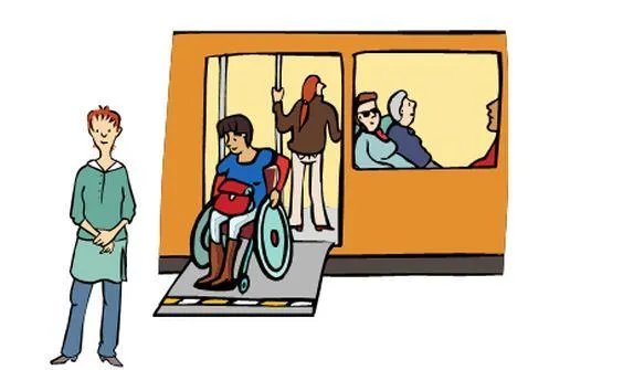 Eine Frau mit Rollstuhl in einer Straßenbahn. Daneben steht eine andere Frau.