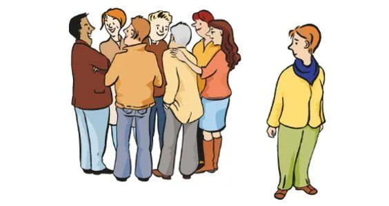 Eine Gruppe von Mernschen steht beieinander und unterhält sich. Daneben steht eine Frau allein und guckt zu der Gruppe hin.