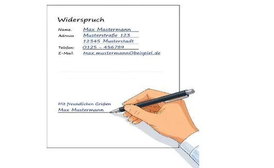 Ein Blatt Papier, auf dem Widerspruch steht. Eine Hand unterschreibt das Schreiben.