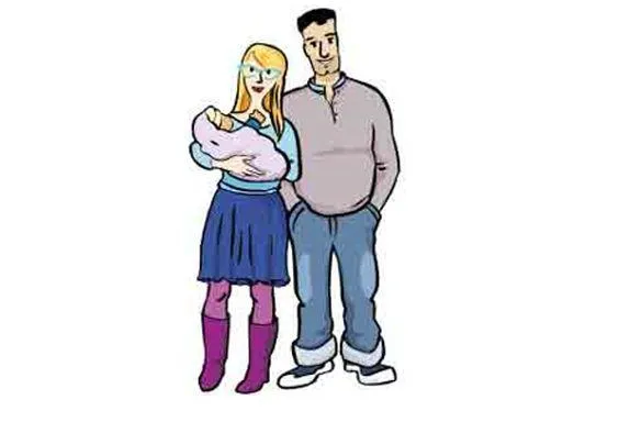 Eine Frau und ein Mann mit einem Baby auf dem Arm.