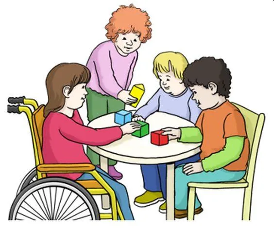 Kindermit und ohne Behinderung spielen an einem Tisch mit Bauklötzen.