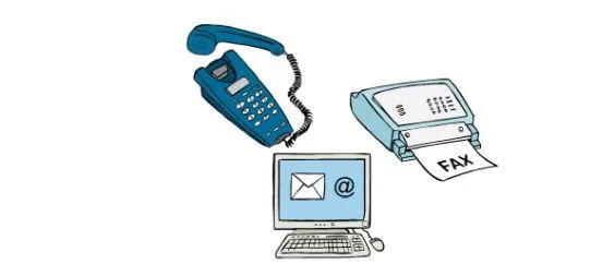 Ein Telefon, ein Computer und ein Fax-Gerät.
