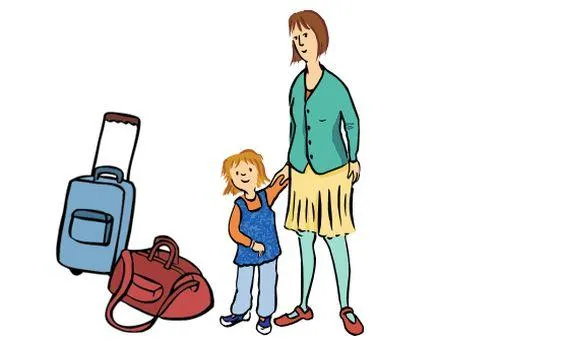 Eine Mutter mit ihrem Kind, daneben steht ein Koffer und eine Tasche.